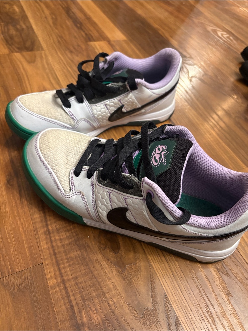 Nike womens Low-Top Sneakers in White, Green, Purple and Black